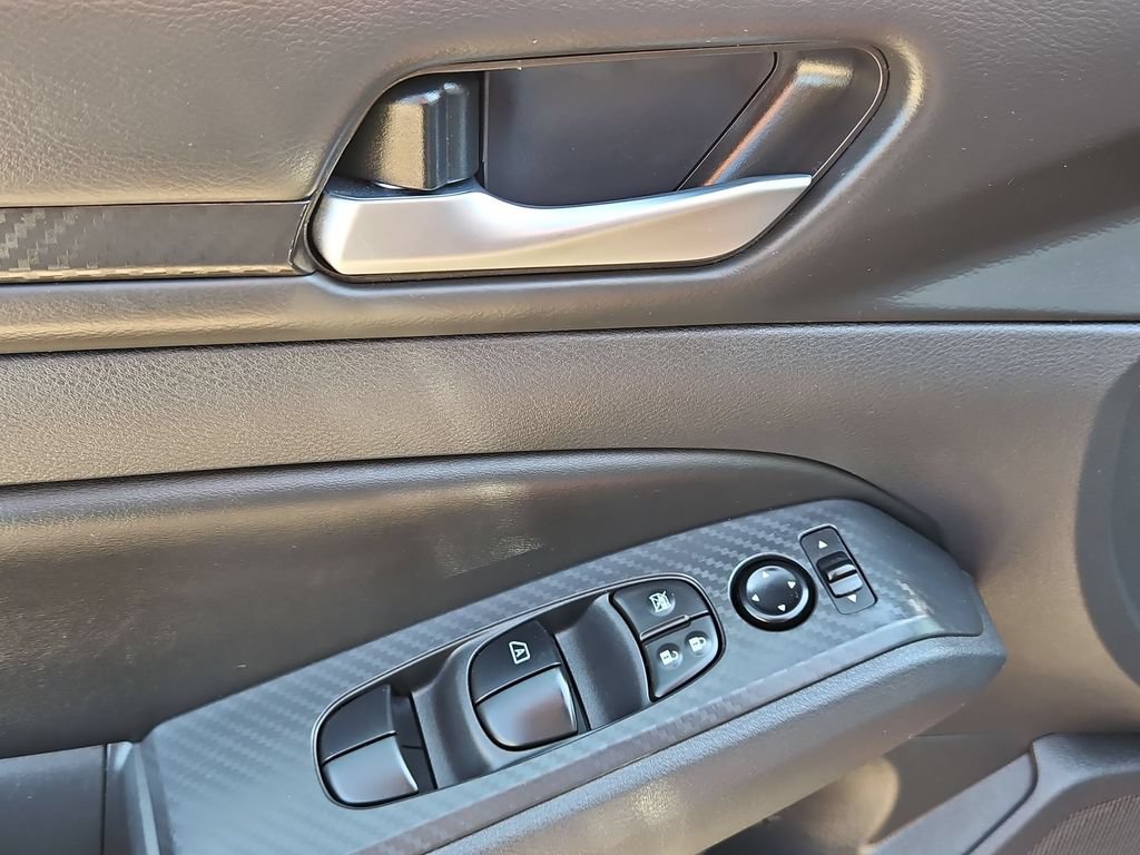 Used 2025 Nissan Altima 2.5 SV FWD image 13