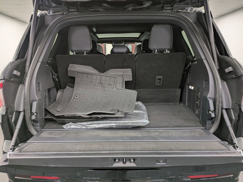 Used 2025 Lincoln Navigator Reserve w/ Jet Appearance Package image 25