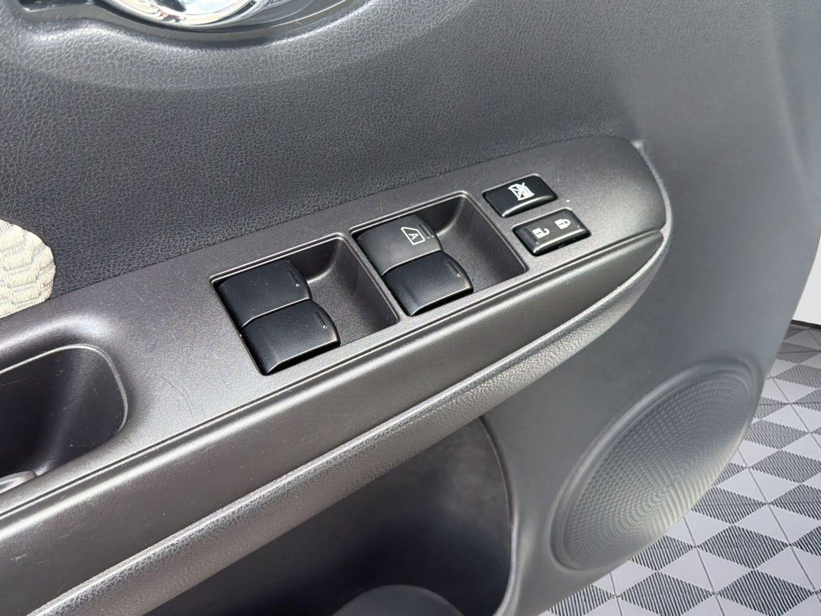 Used 2015 Nissan Versa Note SV FWD image 12