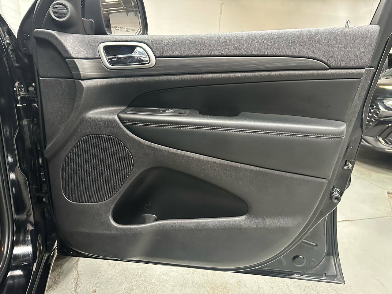 Used 2019 Jeep Grand Cherokee Altitude image 8