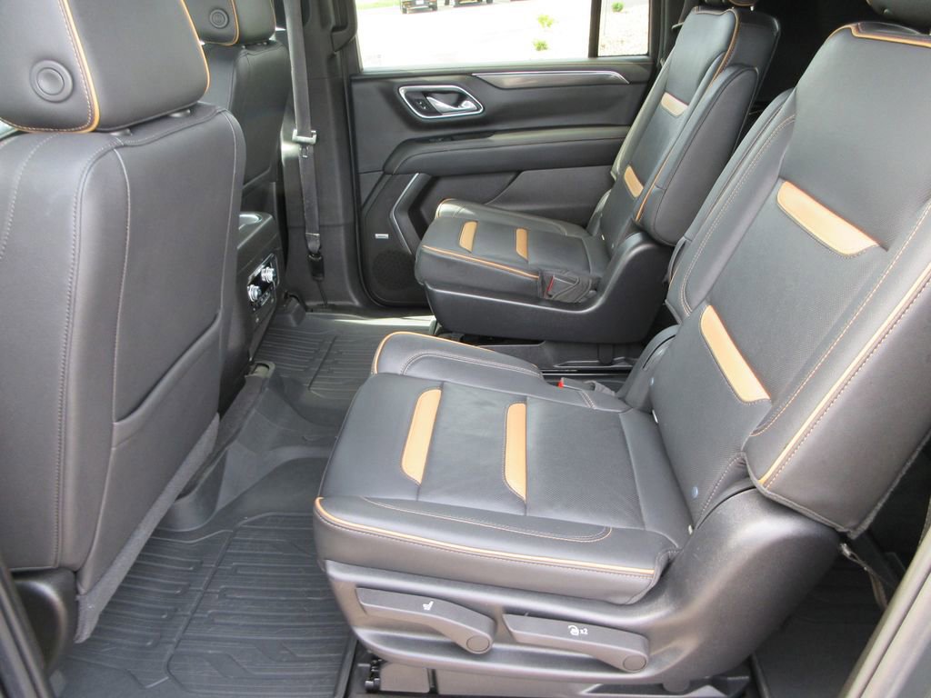Used 2021 GMC Yukon XL AT4 w/ Technology Package AWD/4WD image 15