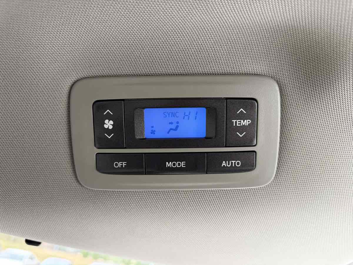 Used 2016 Toyota Sienna LE image 24