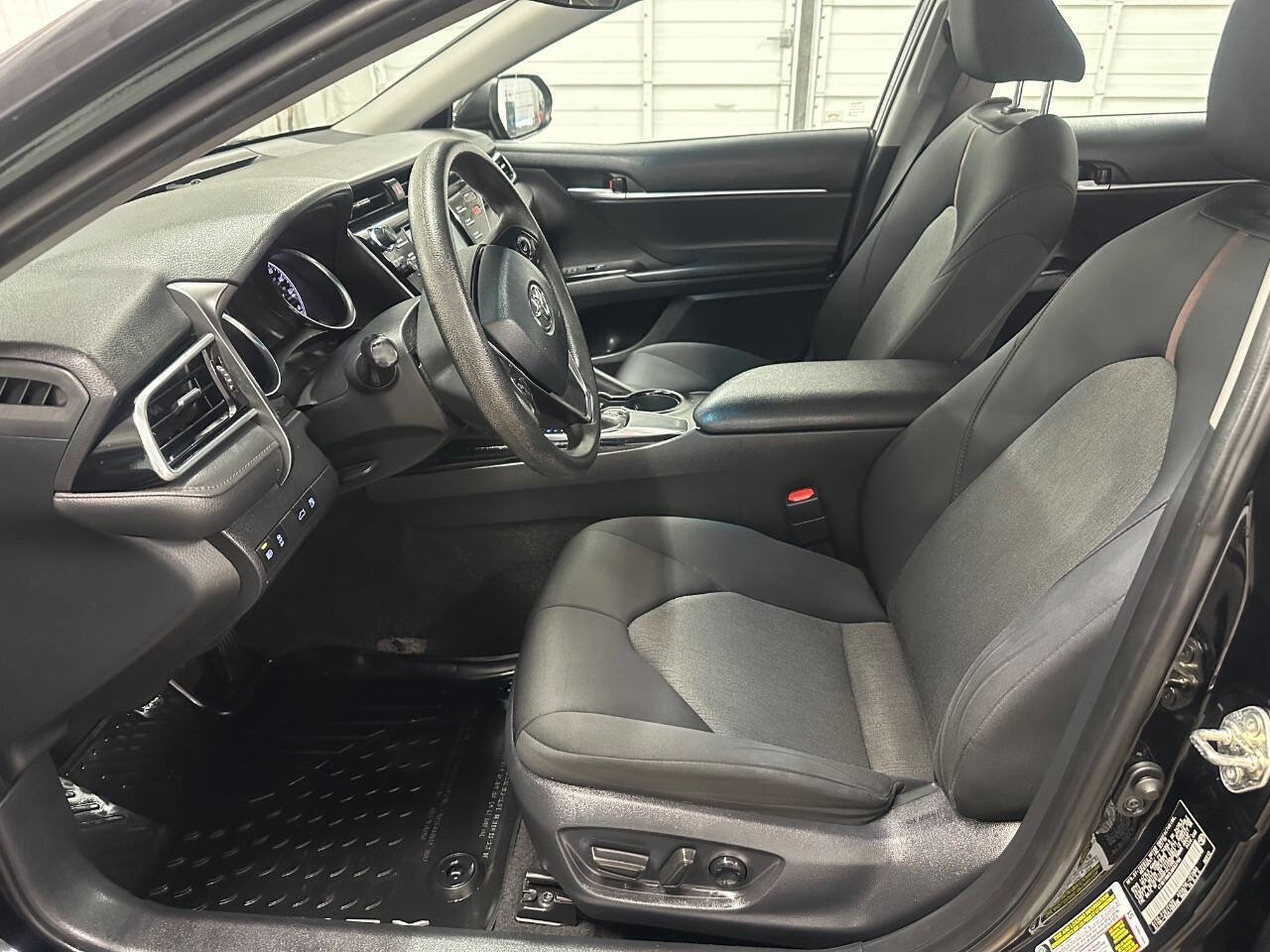 Used 2018 Toyota Camry LE image 19