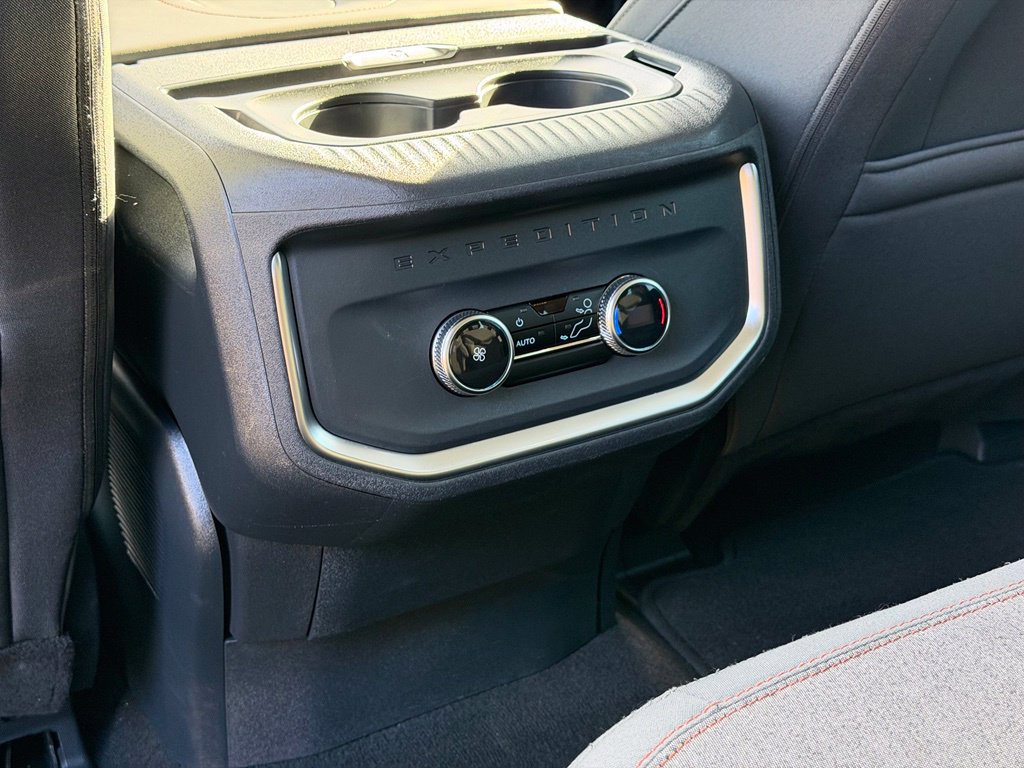 Certified 2025 Ford Expedition Active AWD/4WD image 7