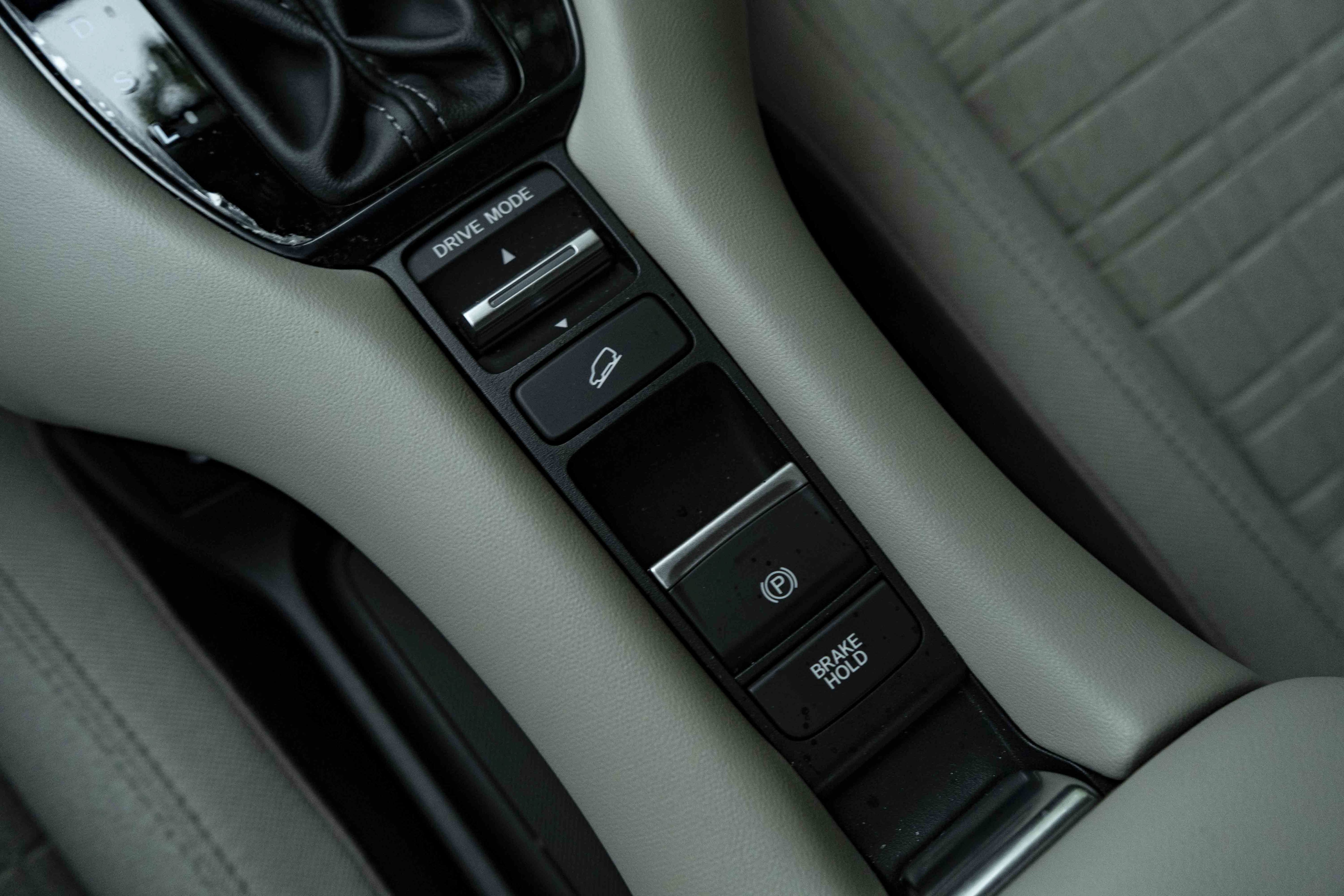 Certified 2026 Honda HR-V LX image 28