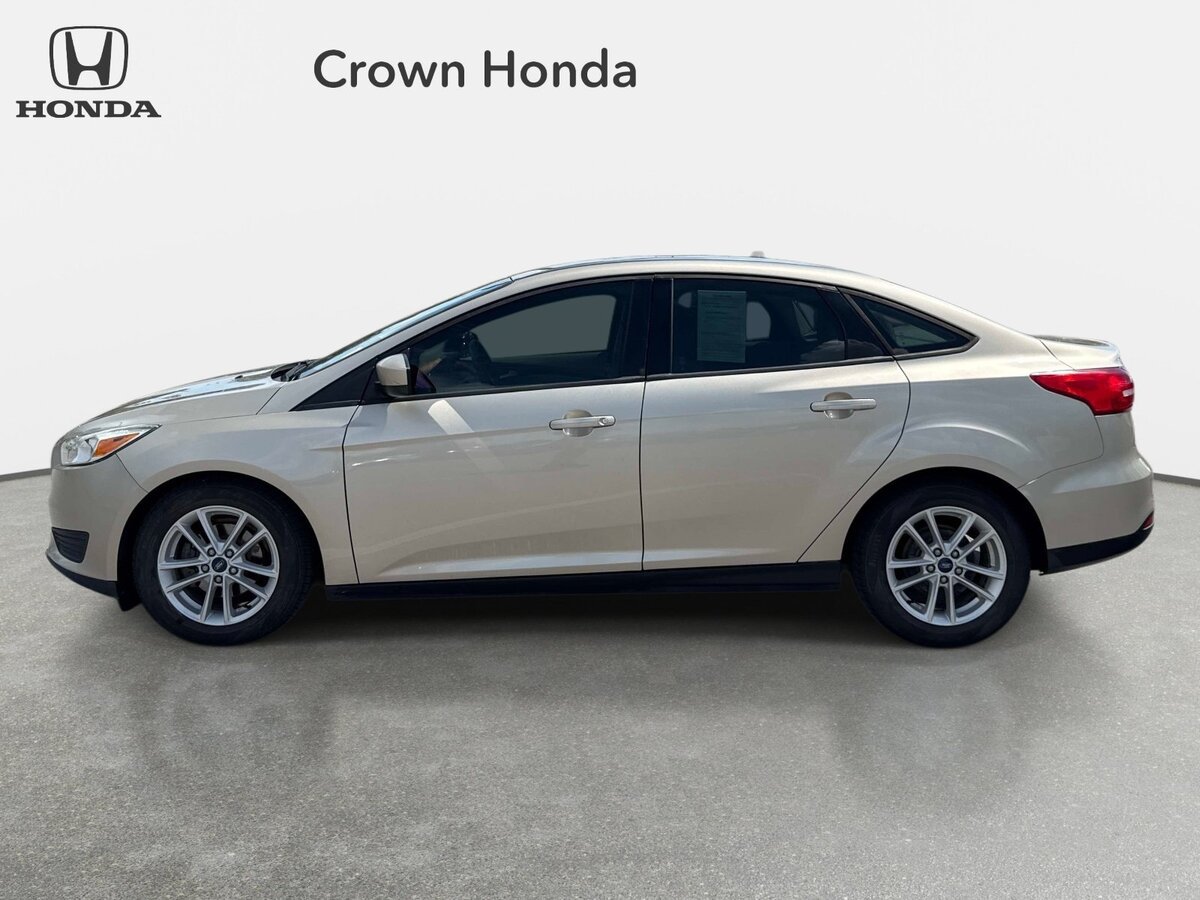 Used 2018 Ford Focus SE FWD image 2