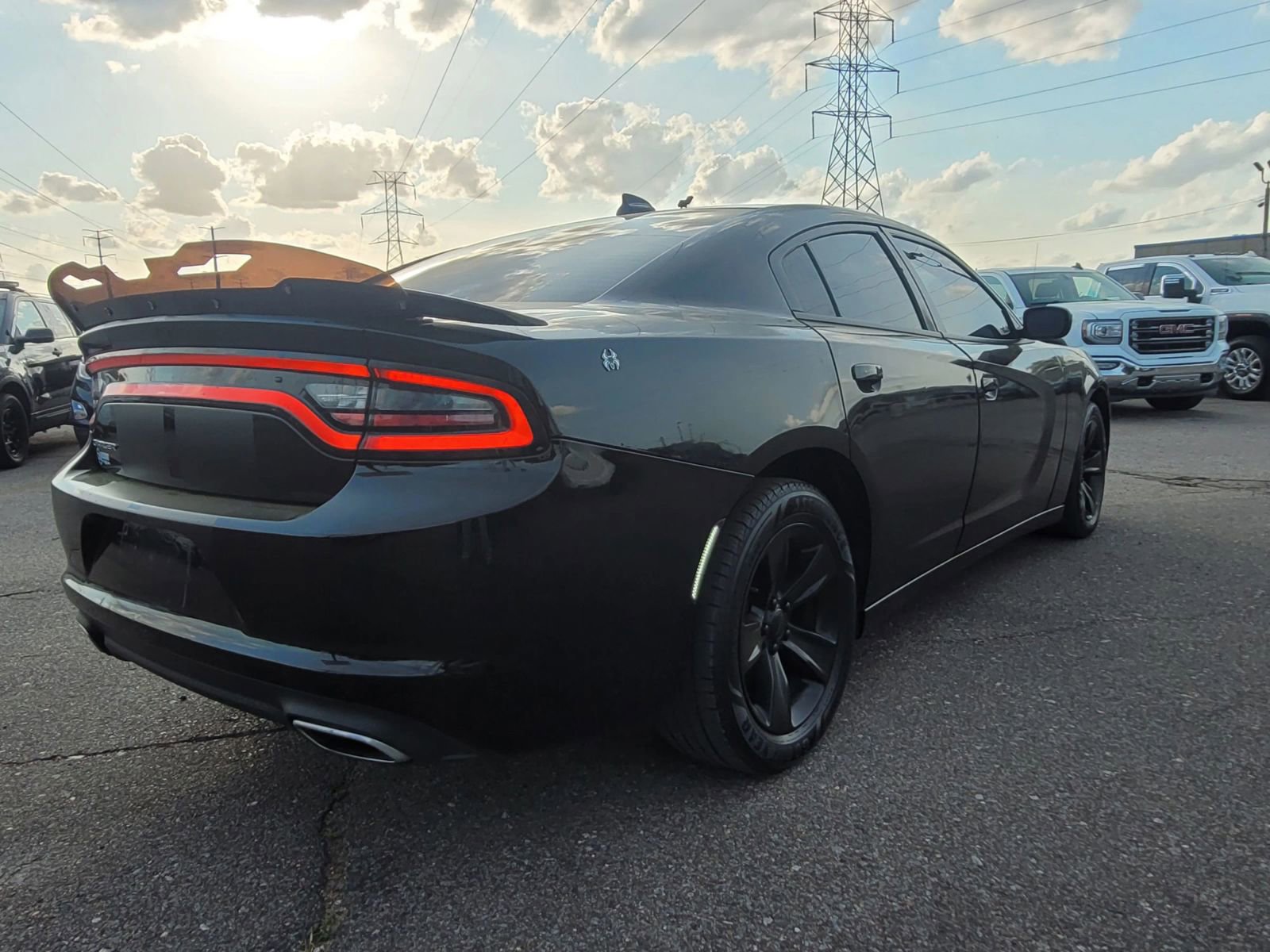Used 2016 Dodge Charger SXT RWD image 2