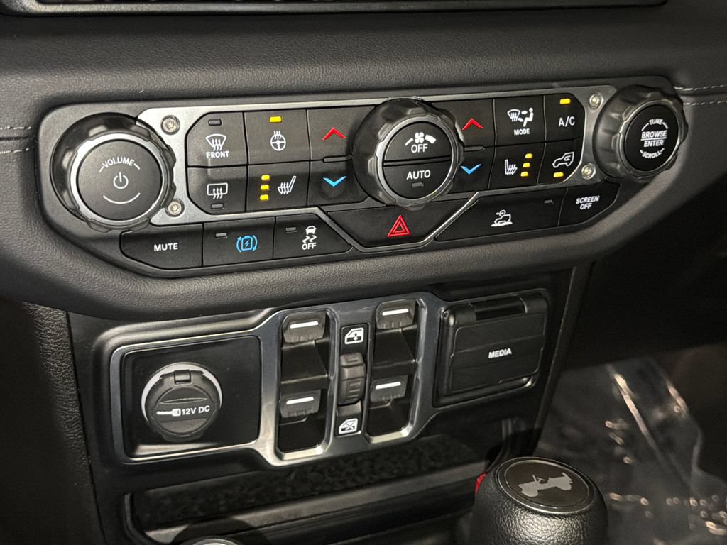 Used 2024 Jeep Wrangler Unlimited Sahara AWD/4WD image 27