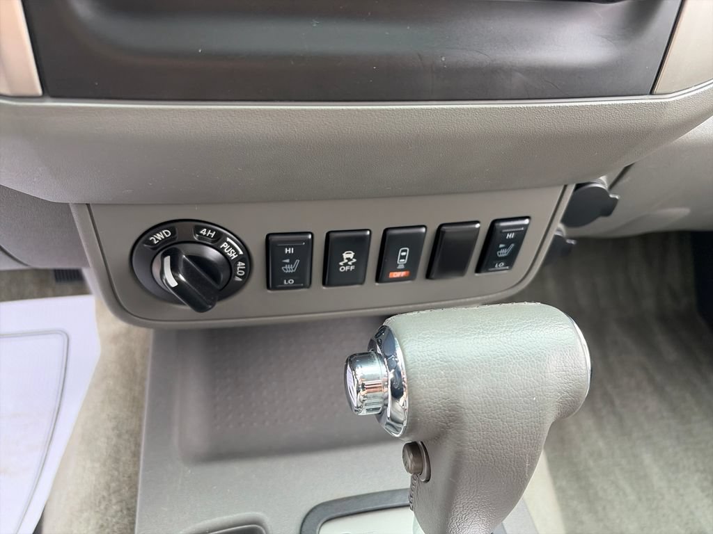Used 2016 Nissan Frontier SL w/ Moonroof Package AWD/4WD image 24