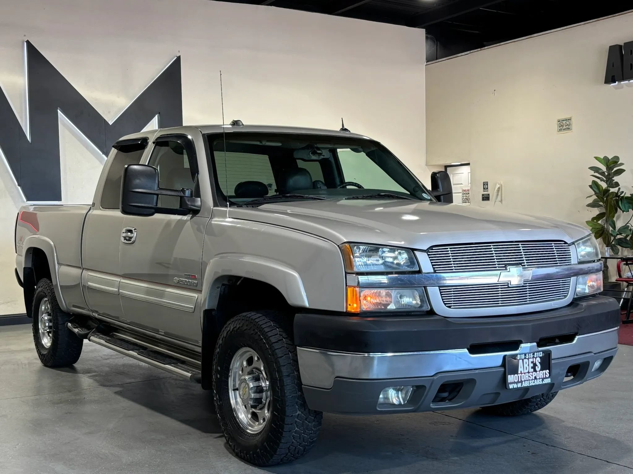 Used 2004 Chevrolet Silverado 2500 LT w/ Heavy-Duty Power Package AWD/4WD image 2