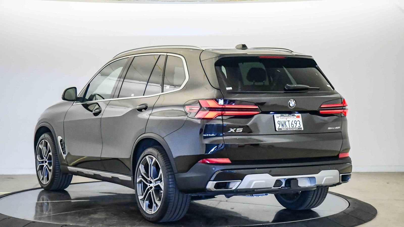 Used 2026 BMW X5 sDrive40i w/ Premium Package RWD image 2