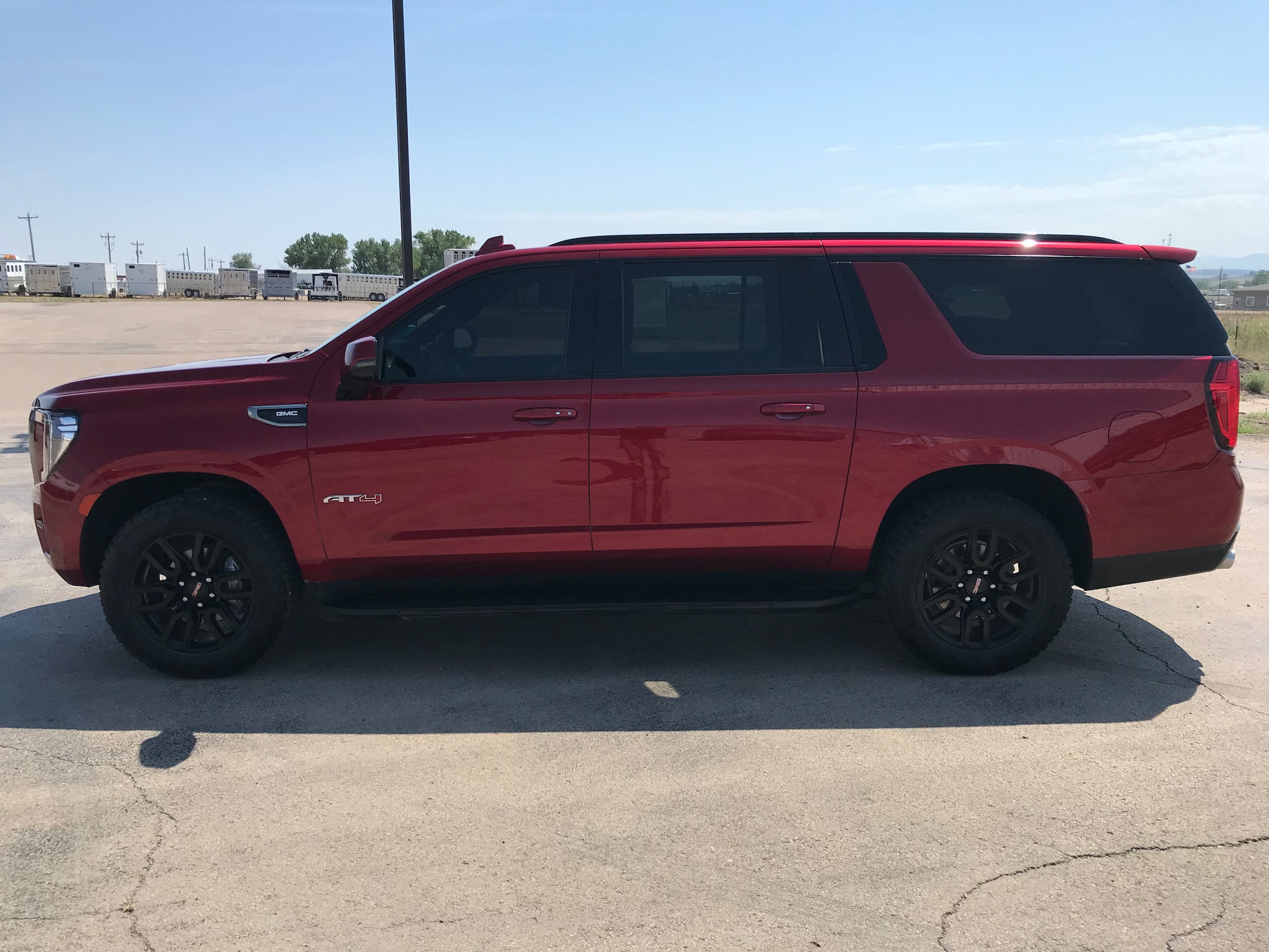 Used 2022 GMC Yukon XL AT4 AWD/4WD image 1