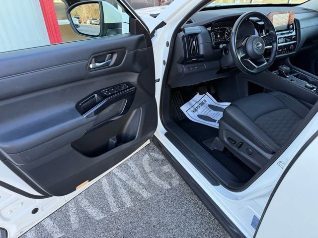 Used 2022 Nissan Pathfinder SV image 15