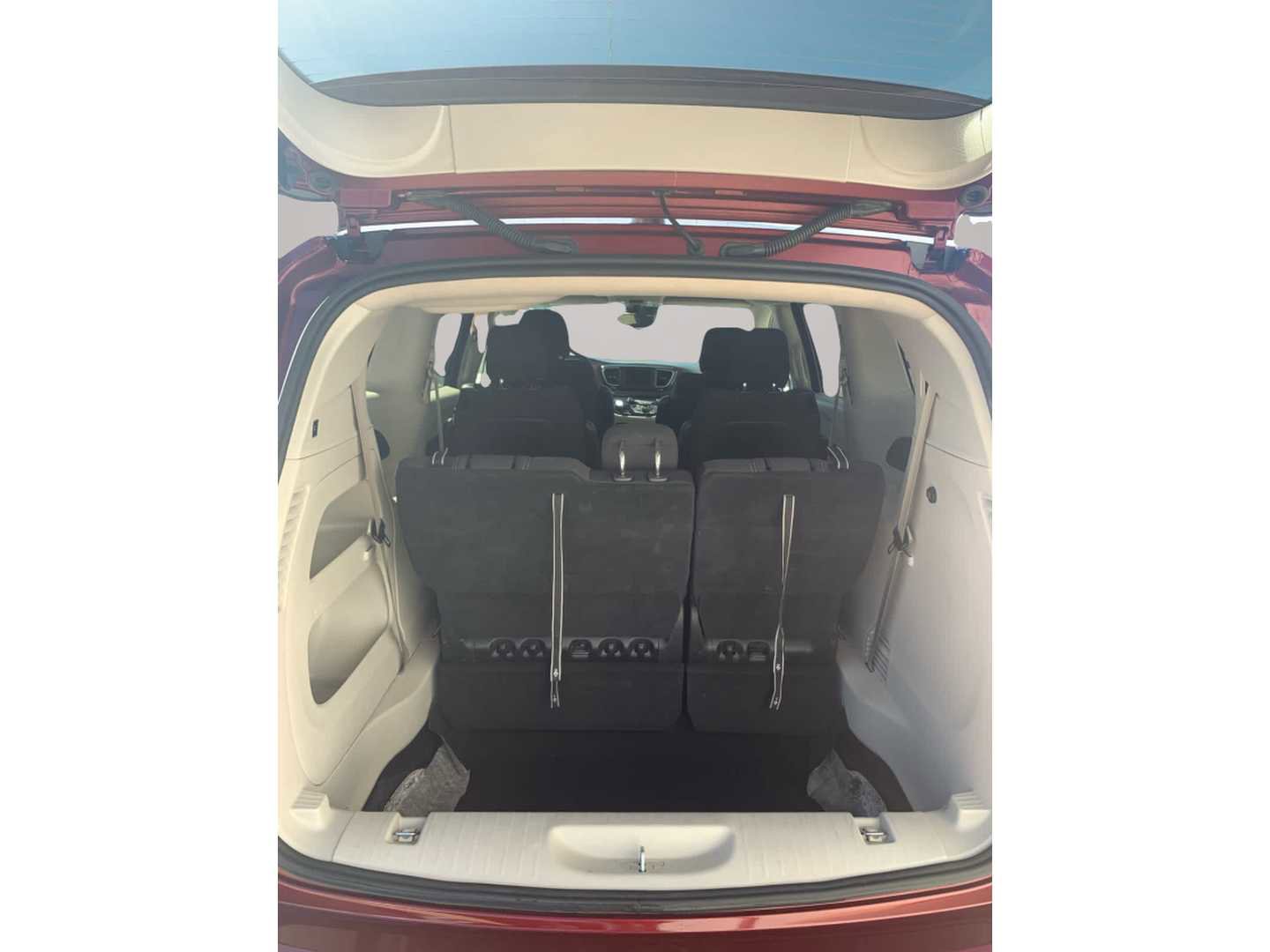 Used 2023 Chrysler Voyager LX image 14