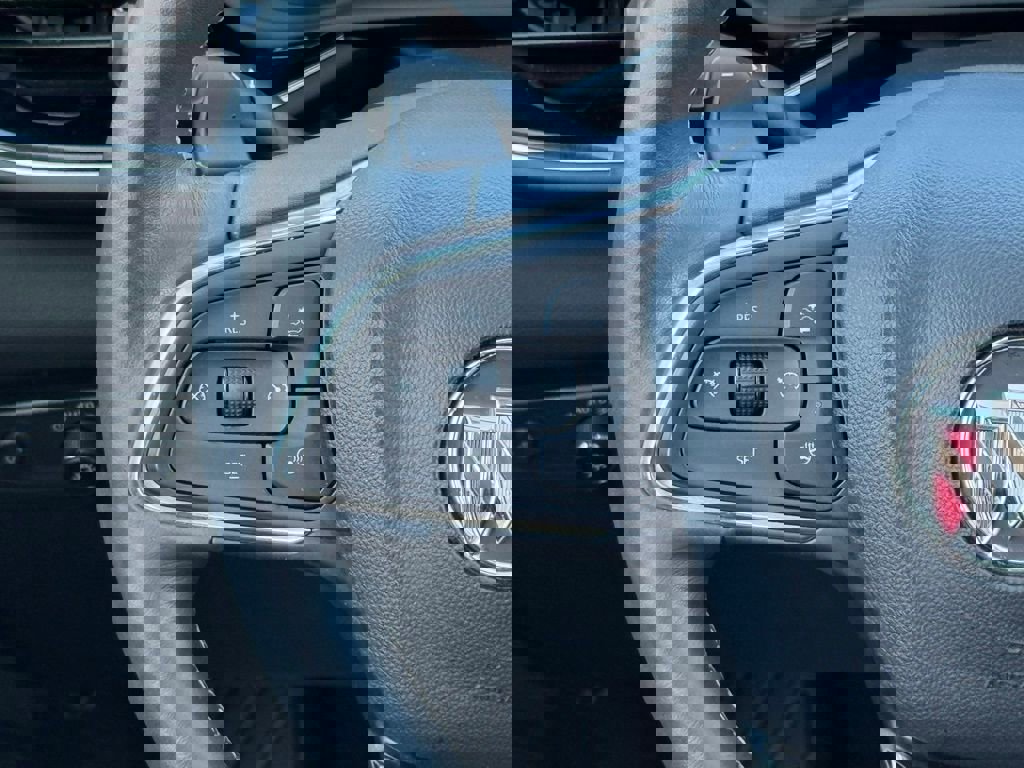 Used 2023 Buick Envision Avenir image 27