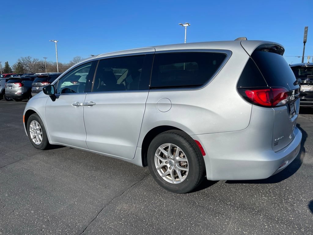 Used 2024 Chrysler Voyager LX FWD image 5