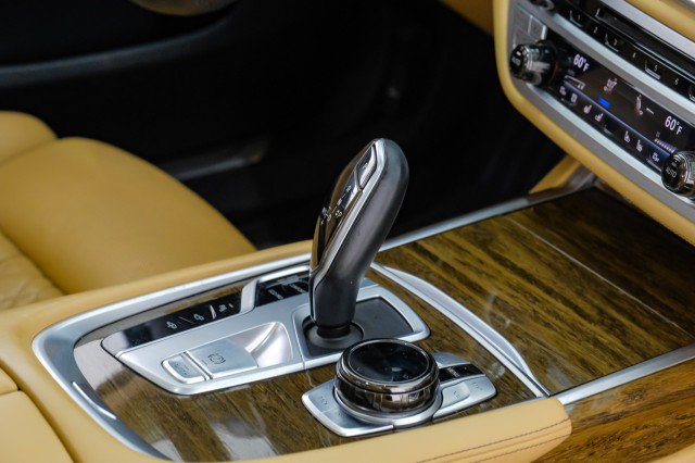 Used 2019 BMW 740i w/ Executive Package RWD image 23
