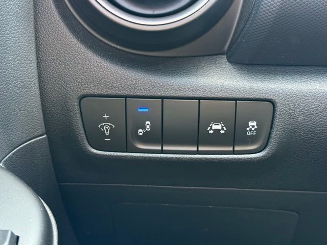 Used 2020 Hyundai Kona SEL Plus AWD/4WD image 17