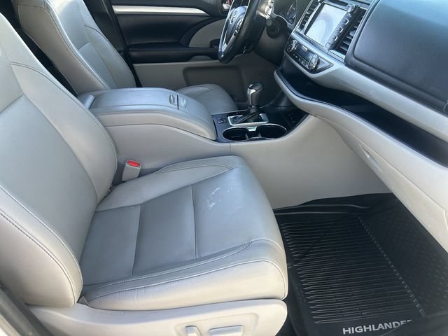 Used 2018 Toyota Highlander XLE AWD/4WD image 13