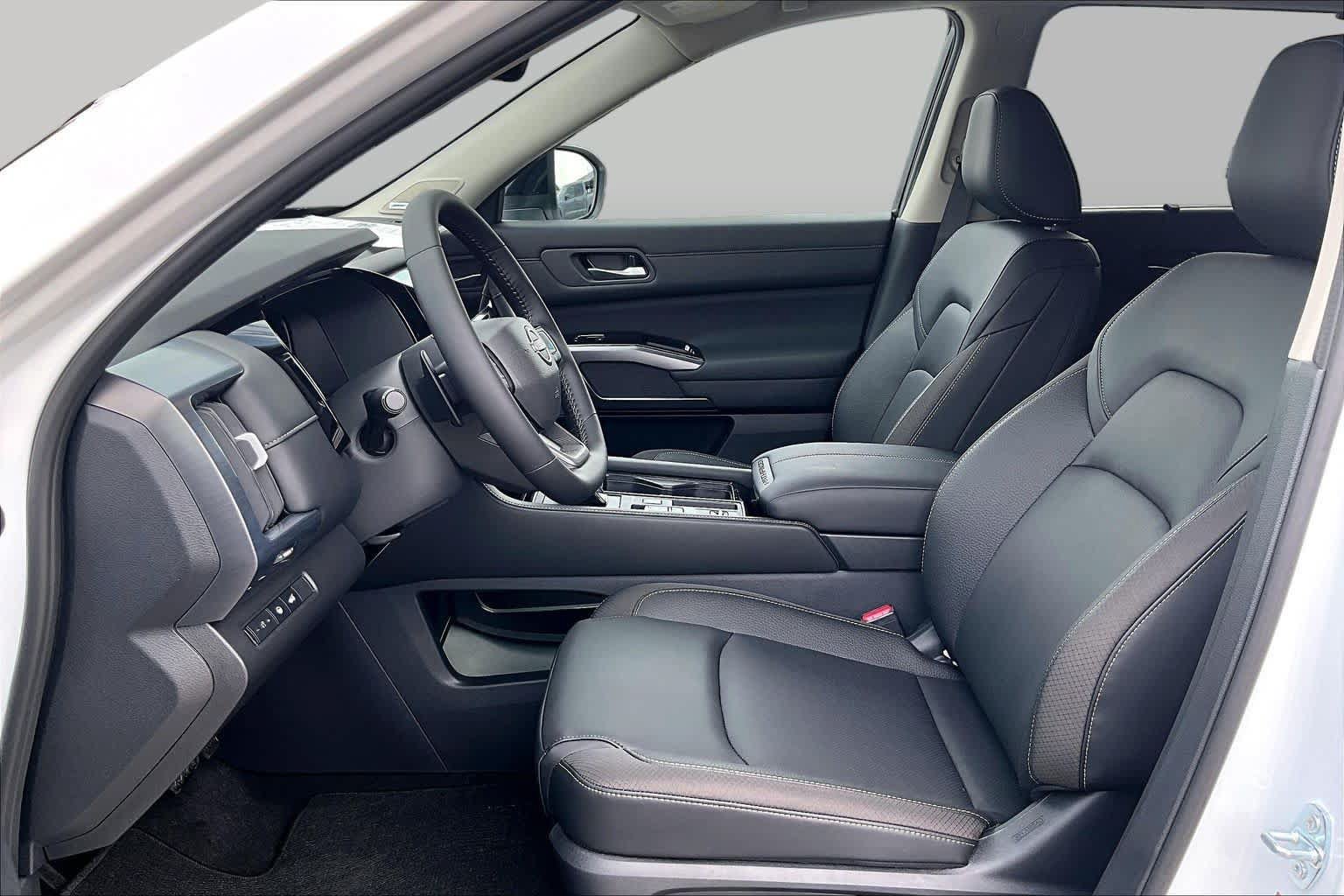 New 2026 Nissan Pathfinder SL FWD image 9