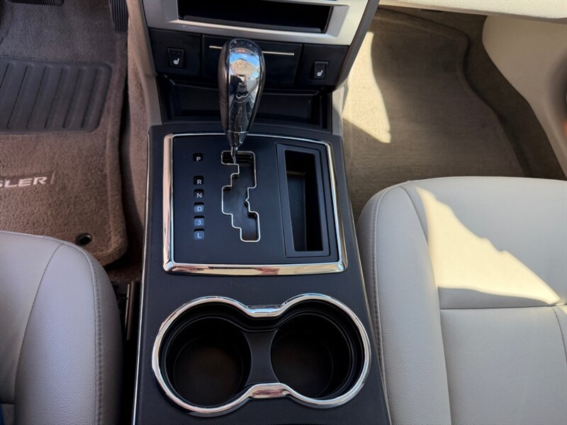 Used 2009 Chrysler 300 Touring RWD image 33