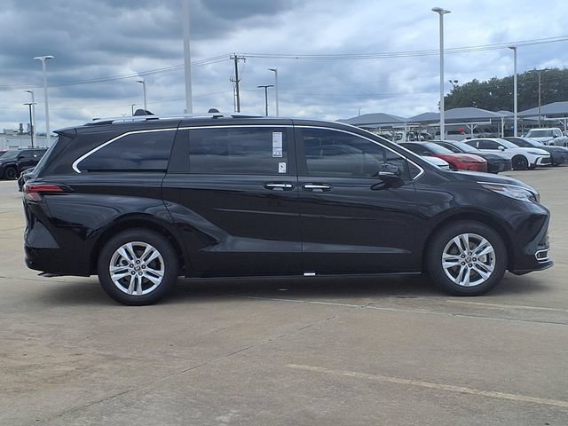 Used 2026 Toyota Sienna Limited FWD image 10