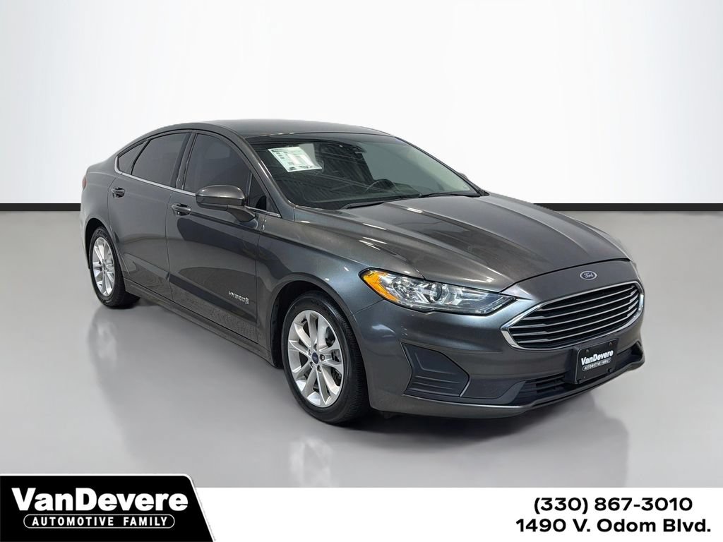 Used 2019 Ford Fusion SE FWD image 1