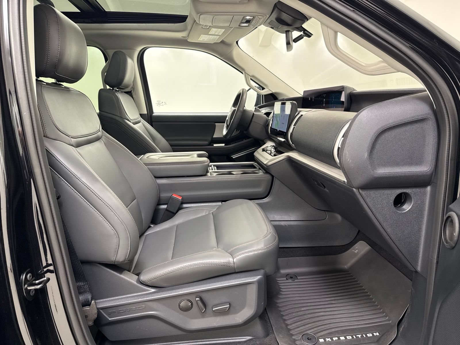 New 2025 Ford Expedition Active RWD image 32