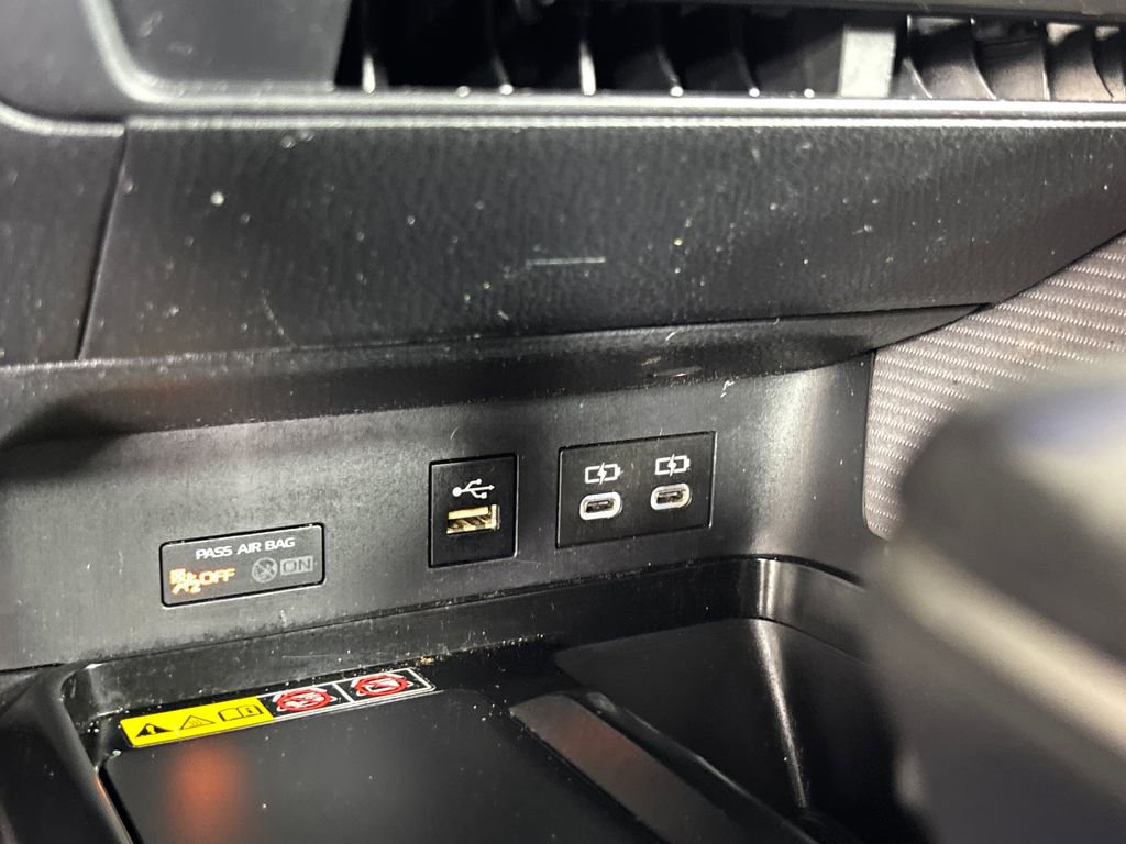 Used 2025 Toyota Camry SE w/ Convenience Package image 22