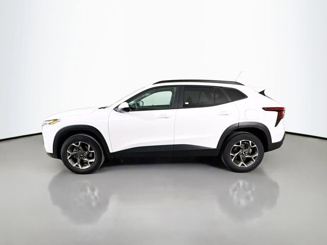 Used 2025 Chevrolet Trax LT w/ Driver Confidence Package image 4