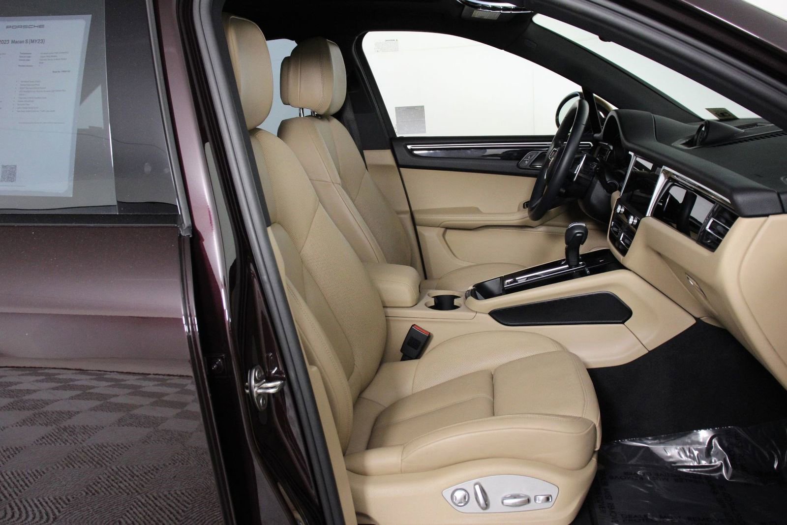 Certified 2023 Porsche Macan S image 31