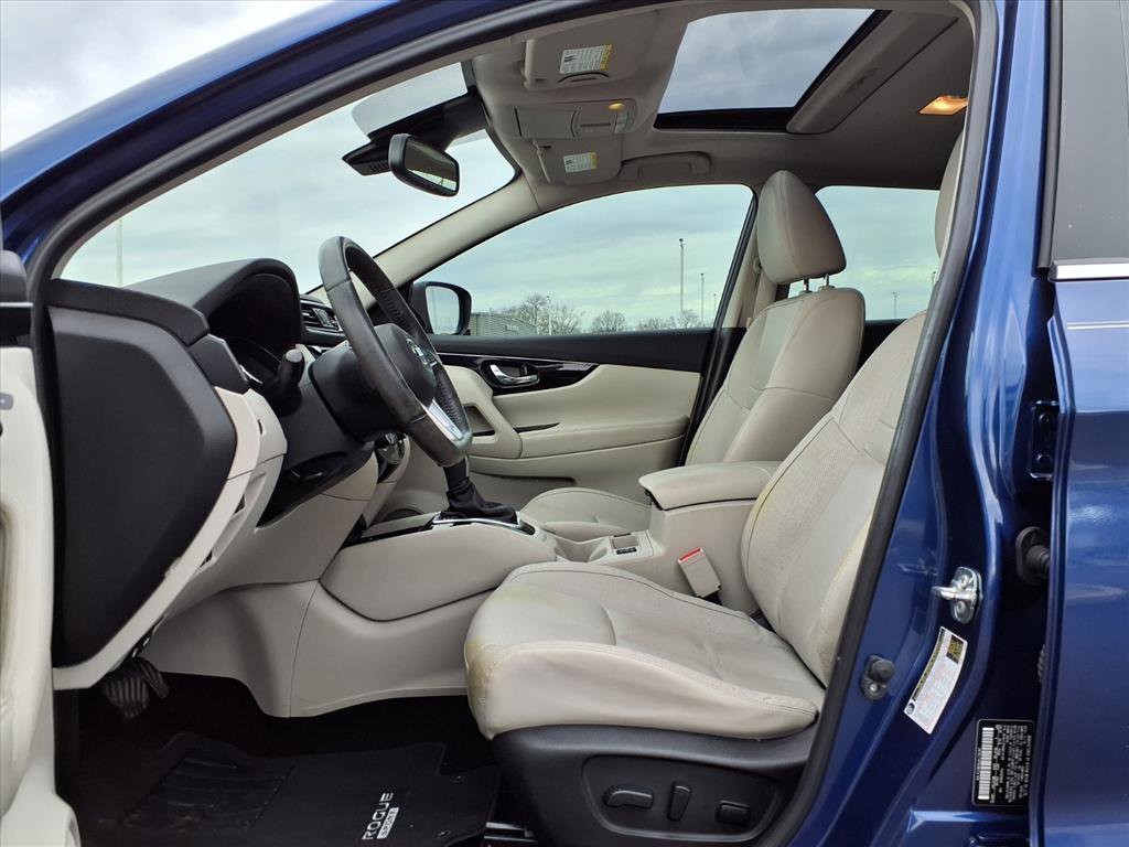 Used 2019 Nissan Rogue Sport SL w/ Premium Package image 23