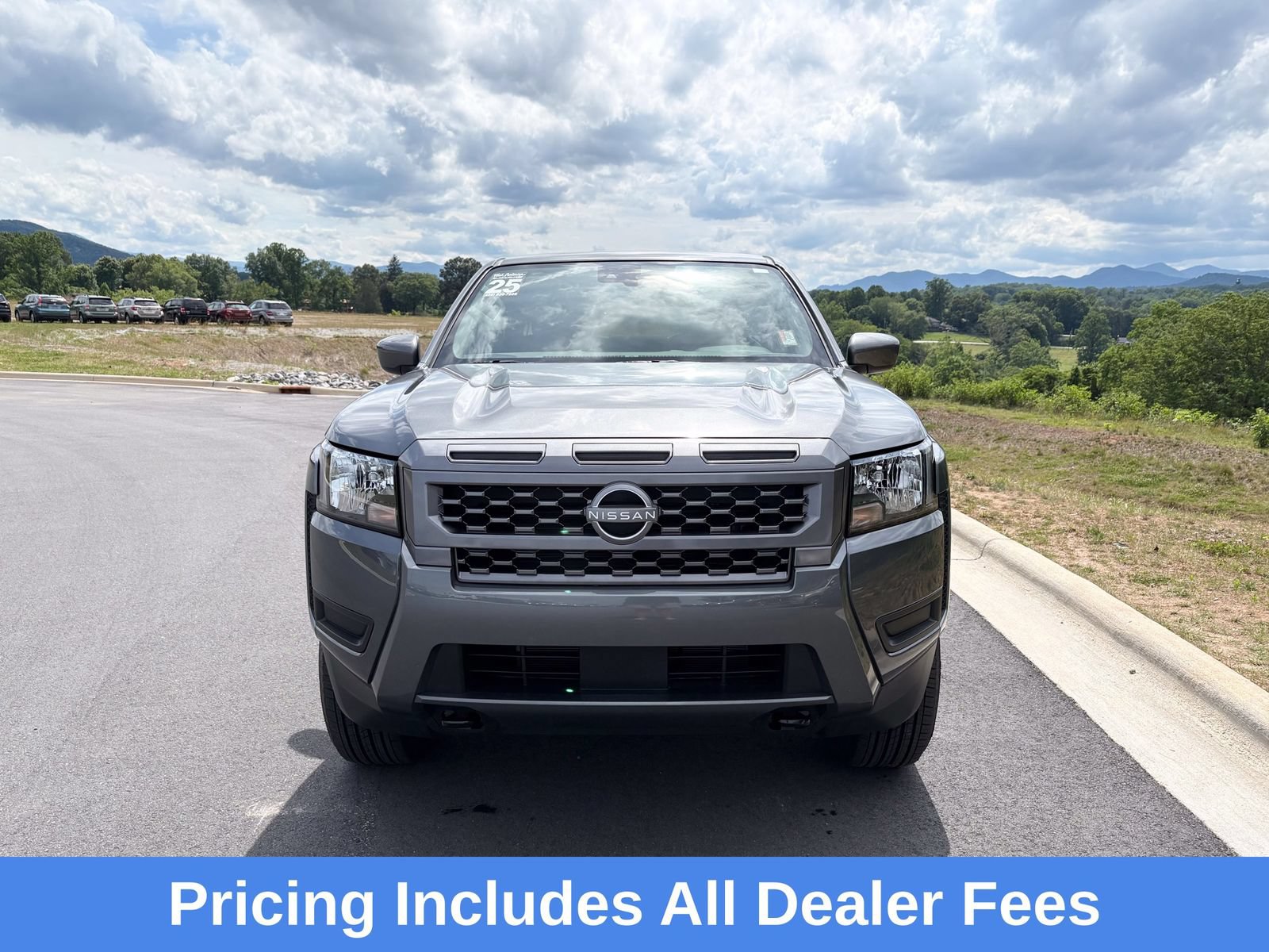 Used 2025 Nissan Frontier SV AWD/4WD image 2