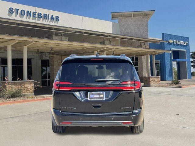 Used 2025 Chrysler Pacifica Limited FWD image 6