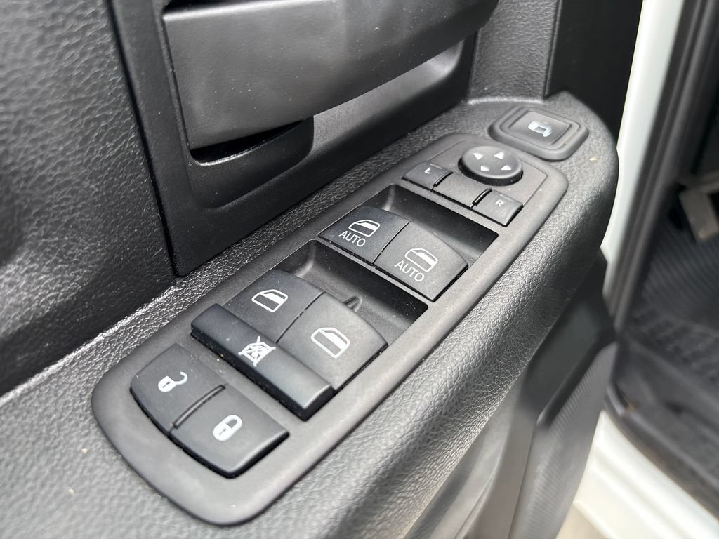 Used 2024 RAM 3500 Tradesman w/ Chrome Appearance Group AWD/4WD image 15