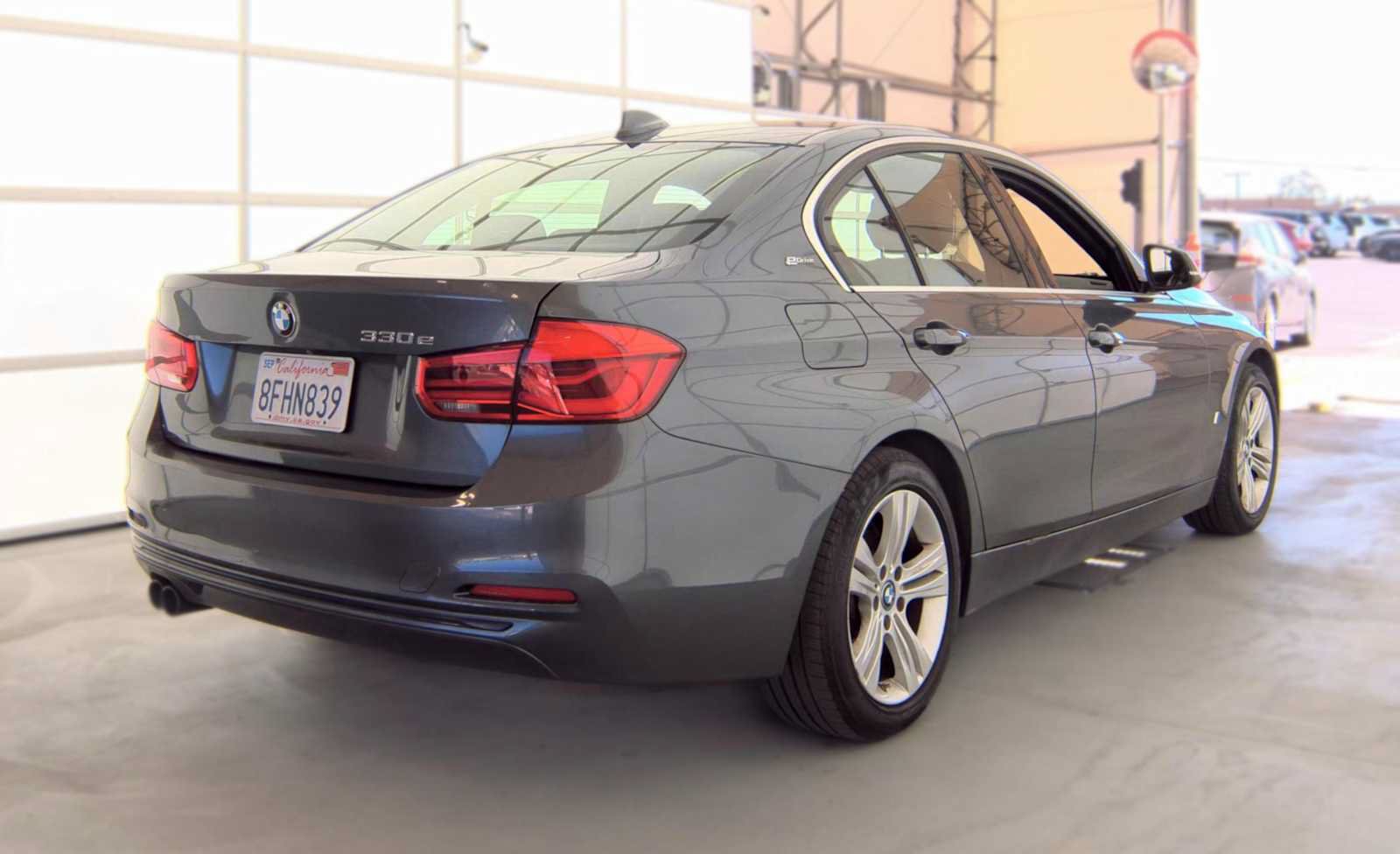Used 2018 BMW 330e RWD image 4