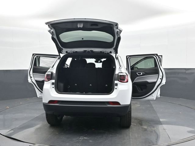 Used 2025 Jeep Compass Sport image 44