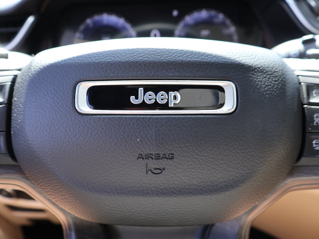 Used 2023 Jeep Grand Cherokee L Limited w/ Luxury Tech Group II AWD/4WD image 28