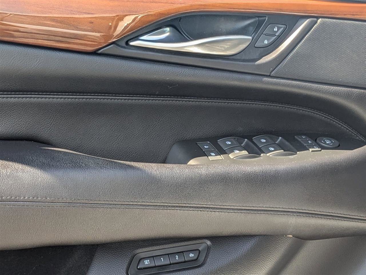 Used 2017 Cadillac Escalade Luxury AWD/4WD image 13