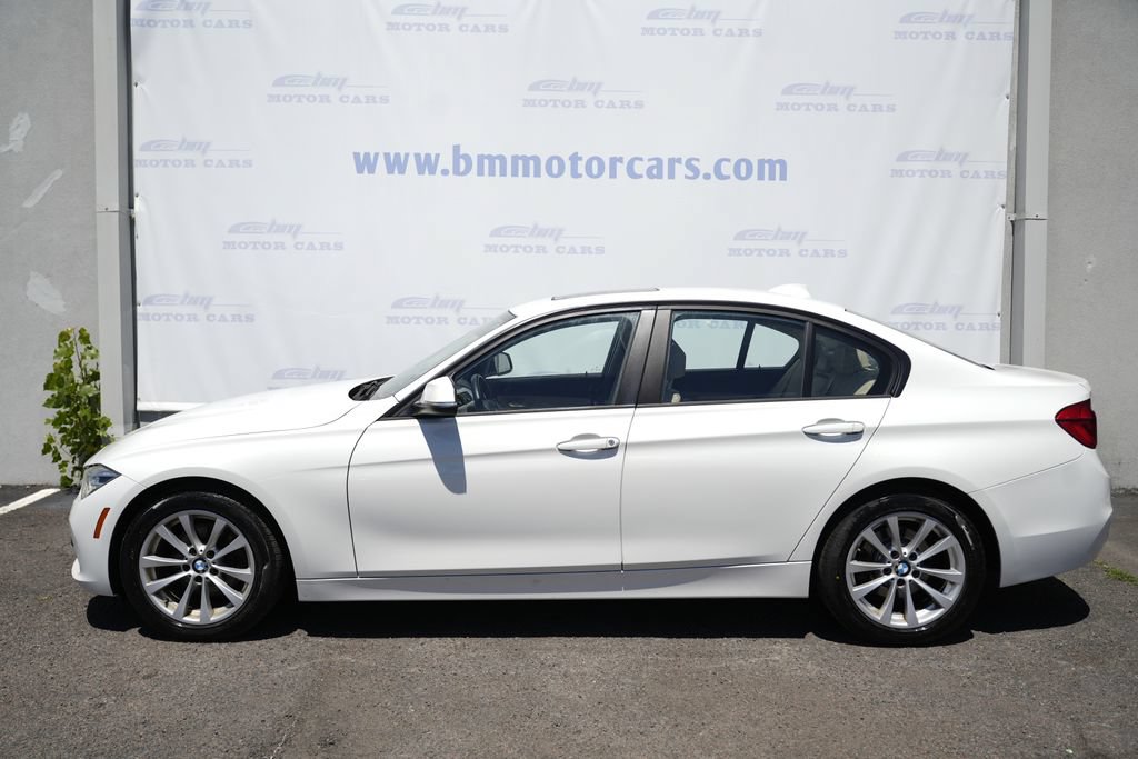 Used 2018 BMW 320i xDrive Sedan AWD/4WD image 8