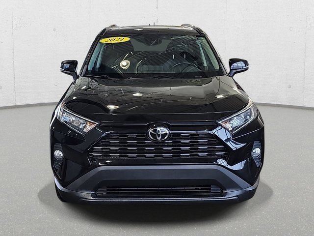 Used 2021 Toyota RAV4 XLE Premium image 2