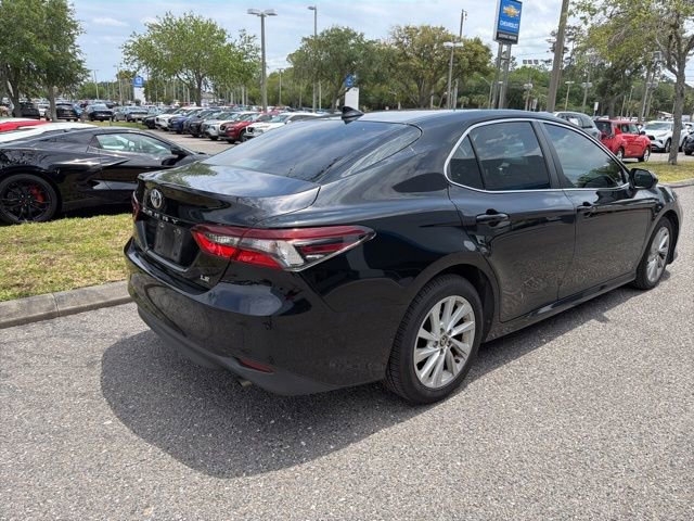 Used 2022 Toyota Camry LE FWD image 5