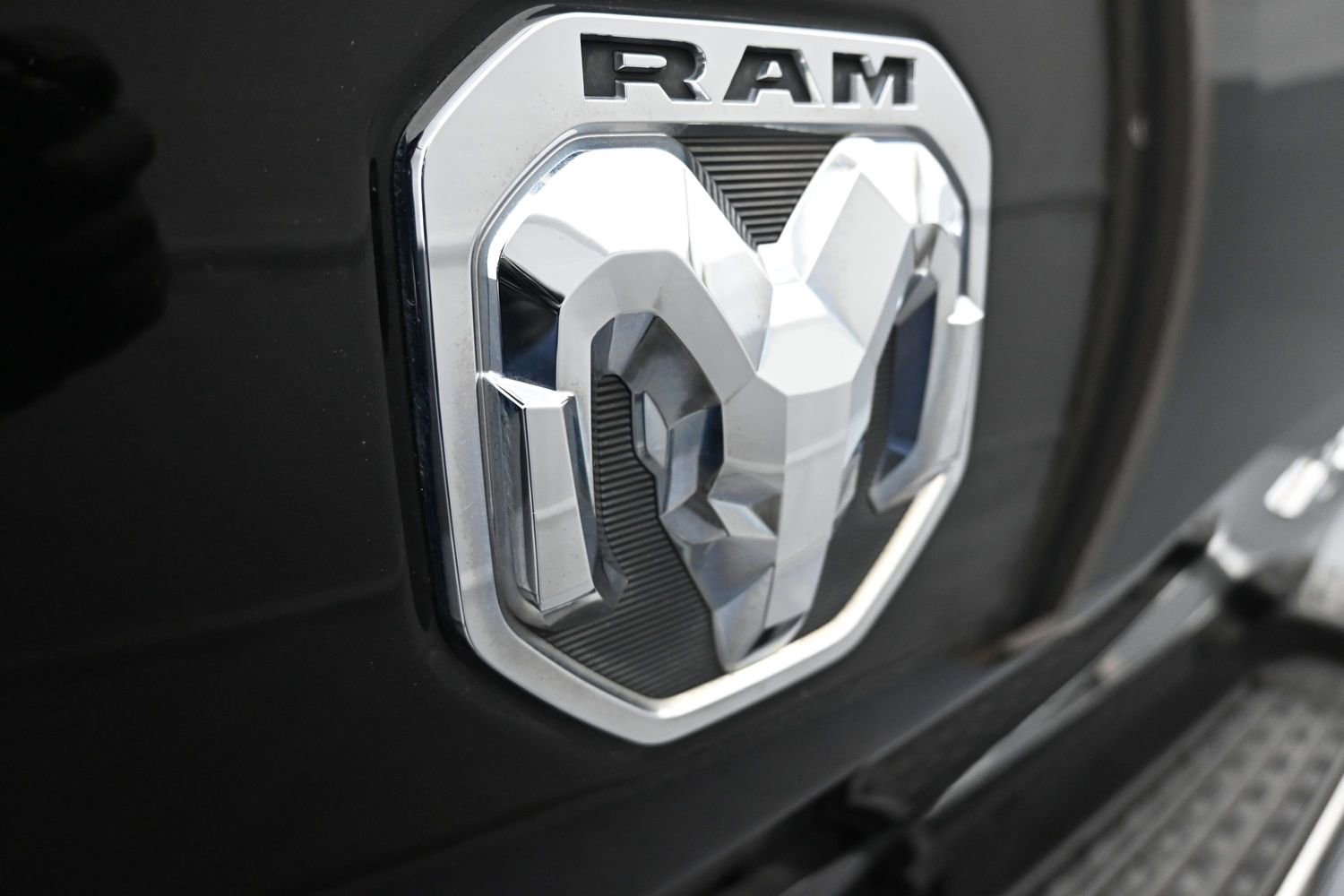Used 2019 RAM 1500 Laramie image 8
