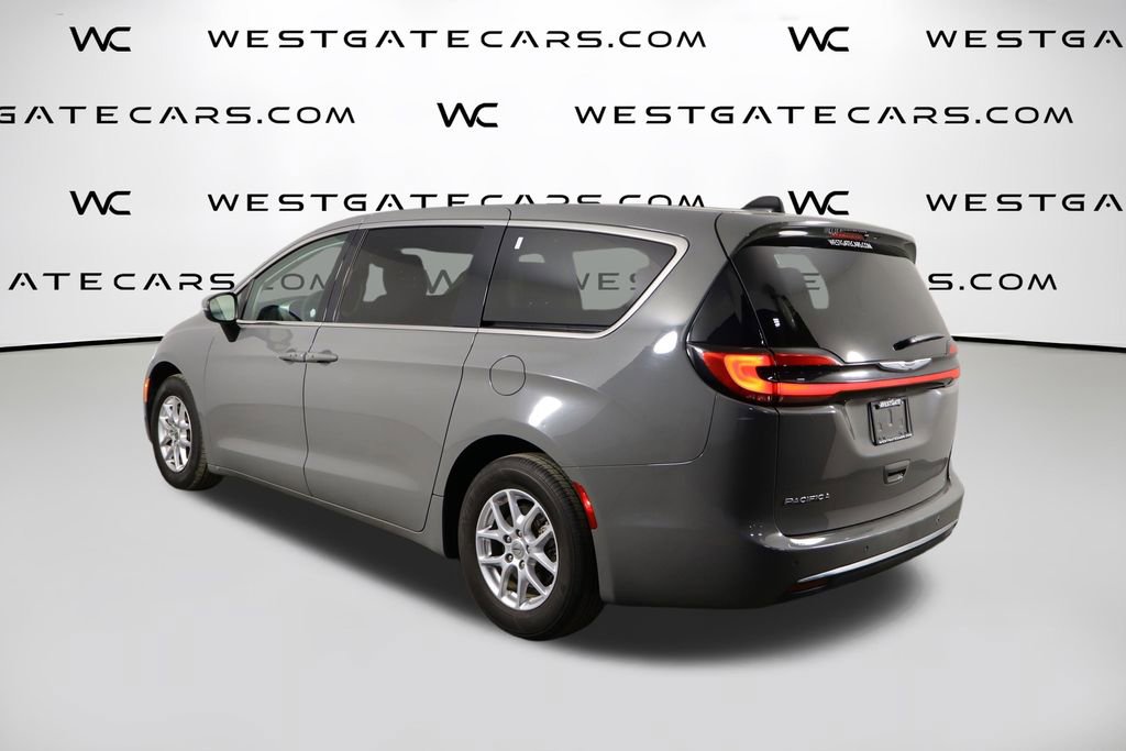 Used 2023 Chrysler Pacifica Touring-L image 44