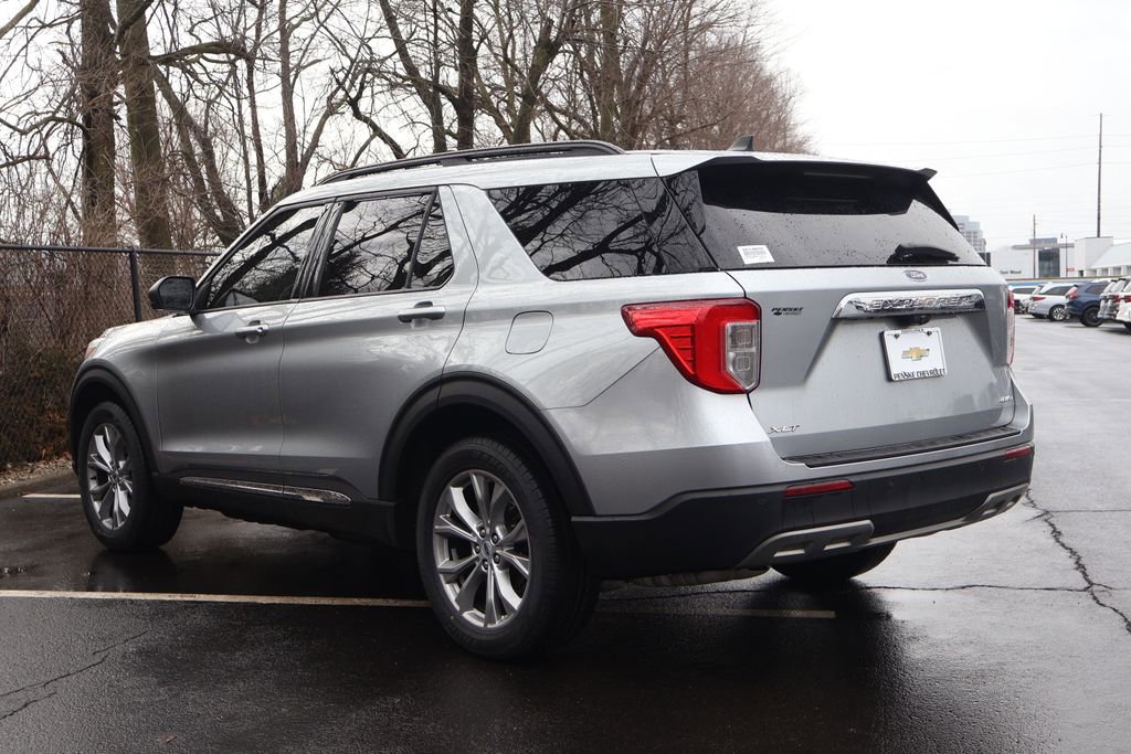 Used 2022 Ford Explorer XLT w/ Equipment Group 202A image 5