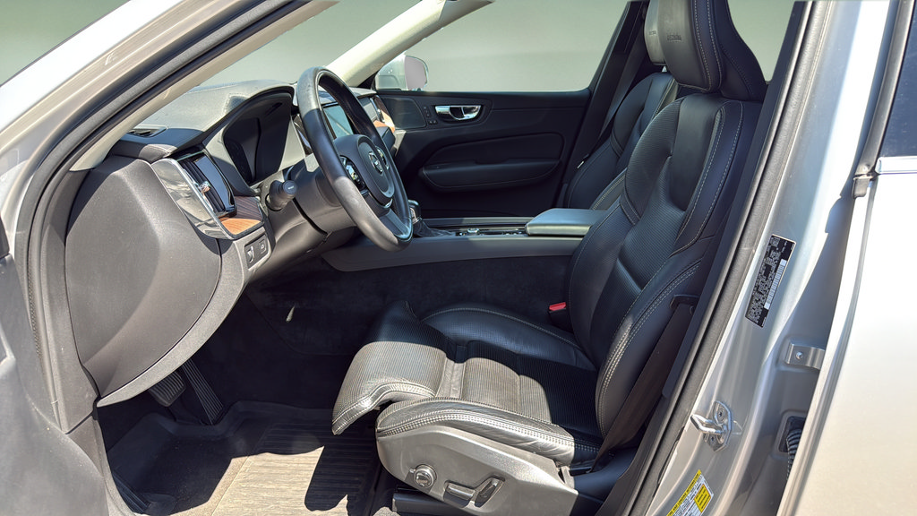 Used 2019 Volvo XC60 T5 Inscription w/ Protection Package AWD/4WD image 11