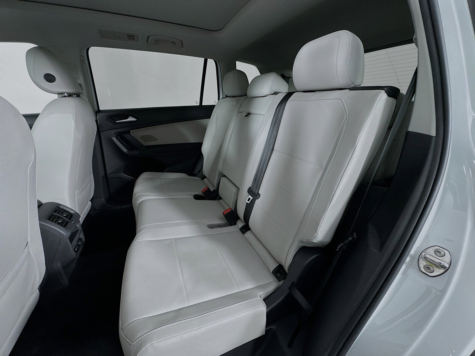 Used 2021 Volkswagen Tiguan SEL w/ 3rd Row Seat Package AWD/4WD image 24