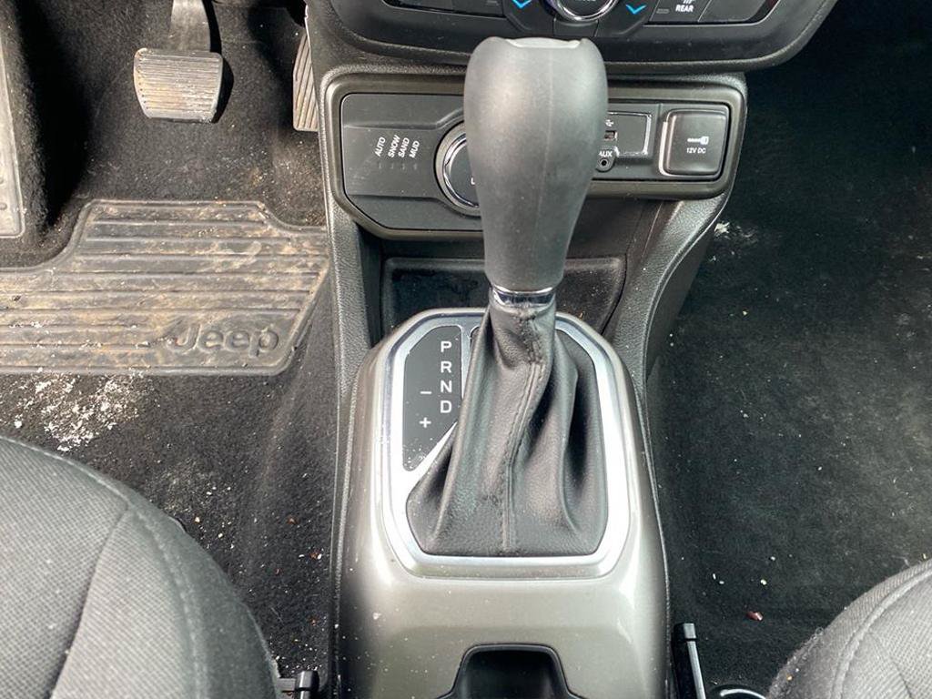 Used 2022 Jeep Renegade Latitude w/ Convenience Group AWD/4WD image 8