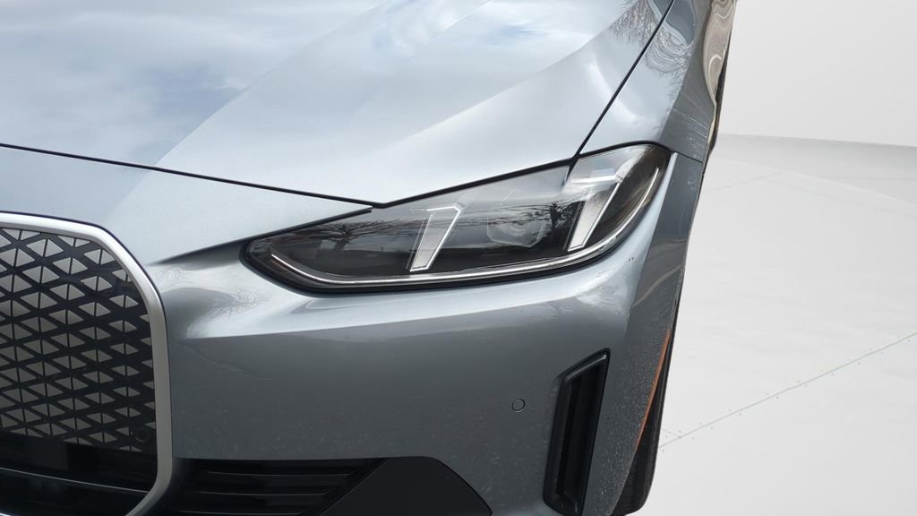 Used 2025 BMW i4 eDrive40 w/ Parking Assistance Package image 9