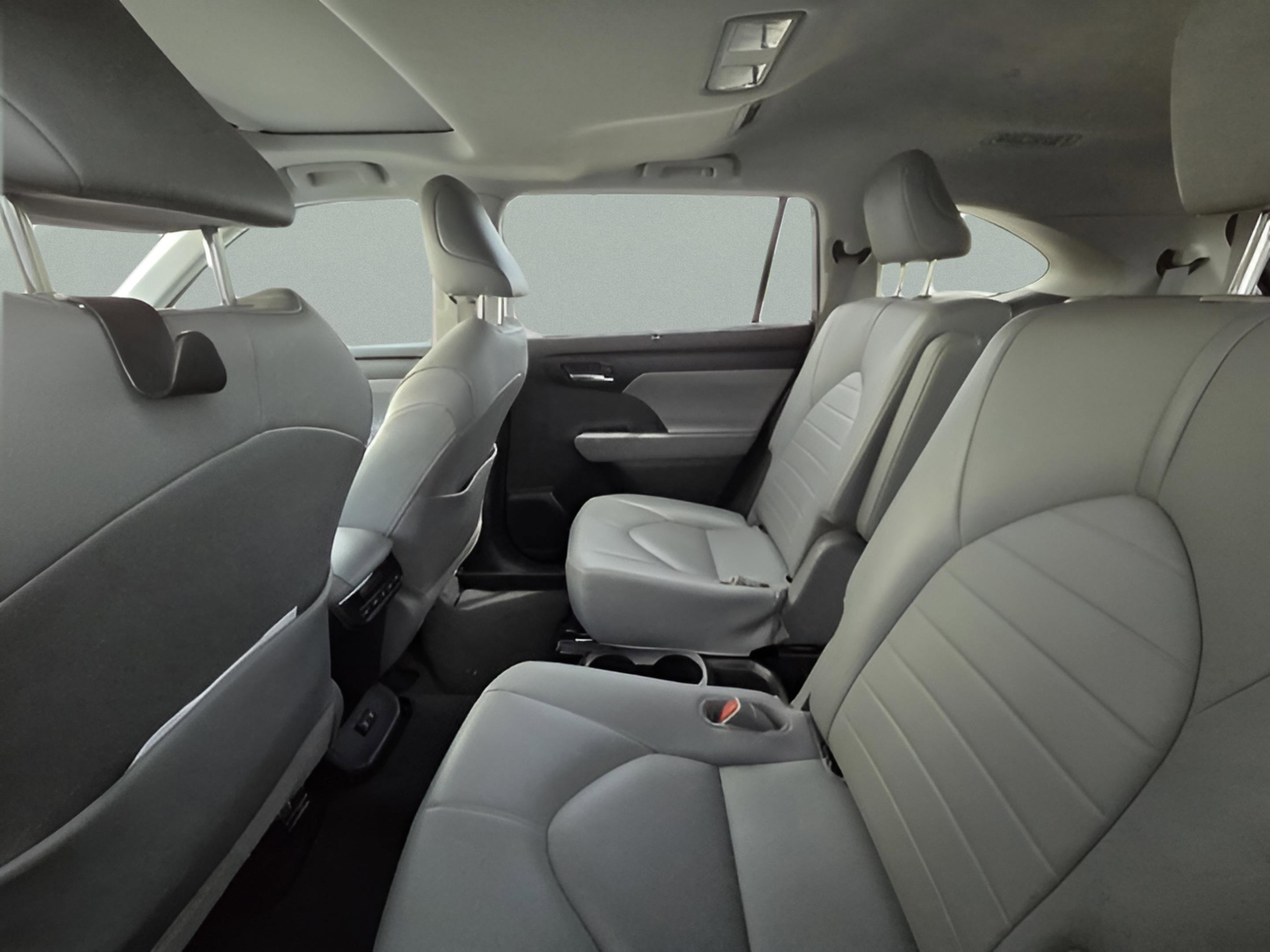 Used 2020 Toyota Highlander XLE image 26